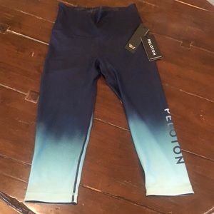 Peloton Stripe Fade Reversible HW Capri NWT